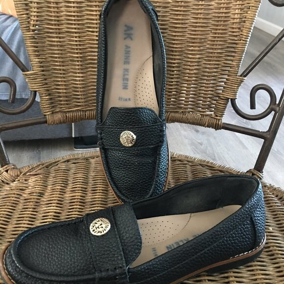 Women's Anne Klein Loafers Shoes Size 8 Black Pebbled Vegan Leather Loafers - Picture 2 of 6